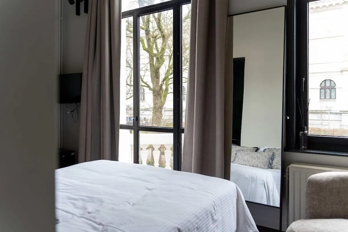 Elegant Balcony Suite Antwerp Apartment