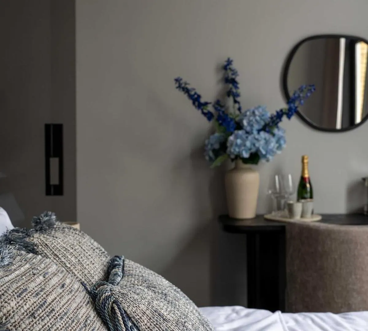 Apartment Elegant Balcony Suite Antwerp Belgium